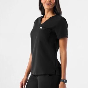 Figs Catarina one-pocket scrub top Black
